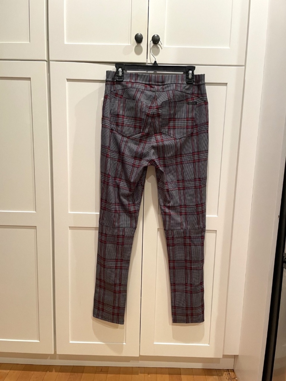 NWT Sanctuary Red and Gray Plaid Ponte Legging Straight Leg Pants - Picture 6 of 6